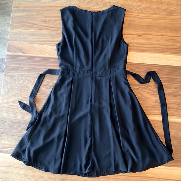 ANGEL EYE Black Aline V-neck Midi Dress - Picture 2 of 7